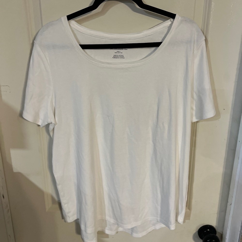 Chico's White Scoop Neck Short Sleeve Tee